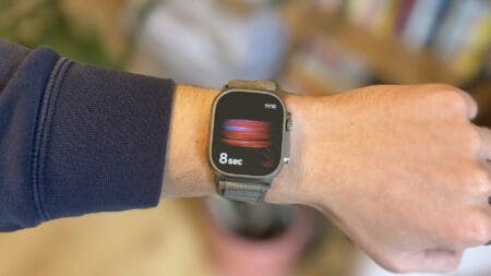 Apple Watch Ultra 2 taking a blood oxygen reading