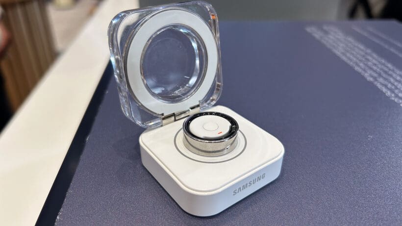 Samsung Galaxy RIng in charging case