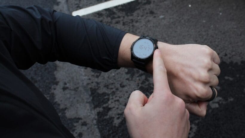 mobvoi-ticwatch-atlas-review-wide-angle-scroll-lcd