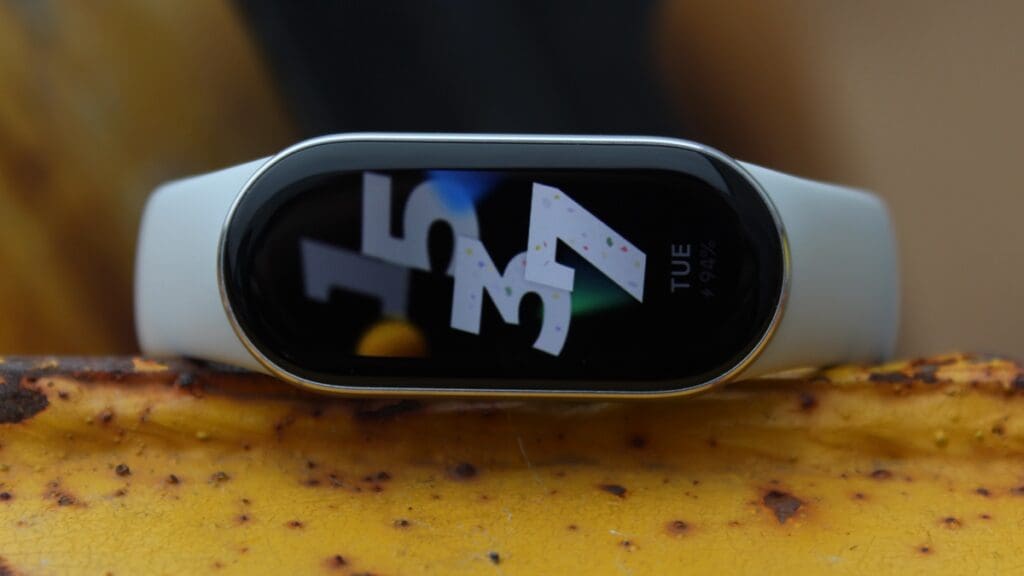 Xiaomi Smart Band 9 watch face close up