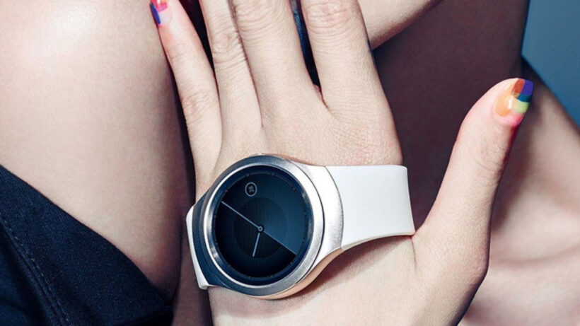 Samsung Gear S2 update brings apps, watch faces and emojis