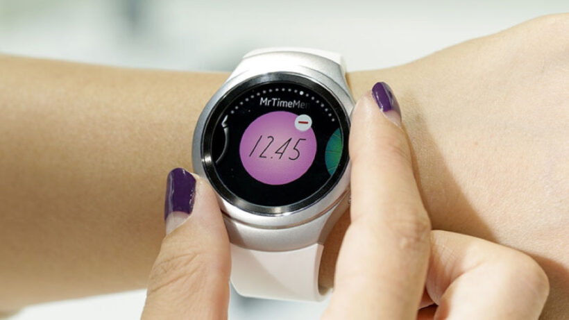 Samsung Gear S2 band adapter makes it easier to swap styles