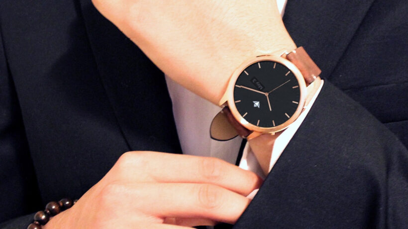 Henlen smartwatch lets you move the smarts into another stylish body