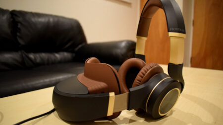 Living with the Royole Moon, a wearable home cinema Living with the Royole Moon, a wearable home cinema