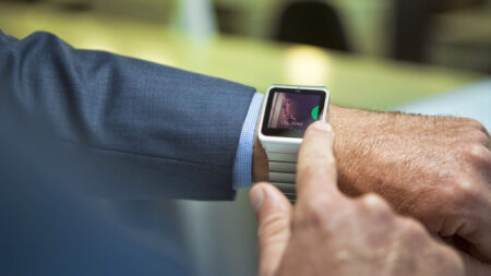 Hey Sony, don't give up on making Android Wear smartwatches