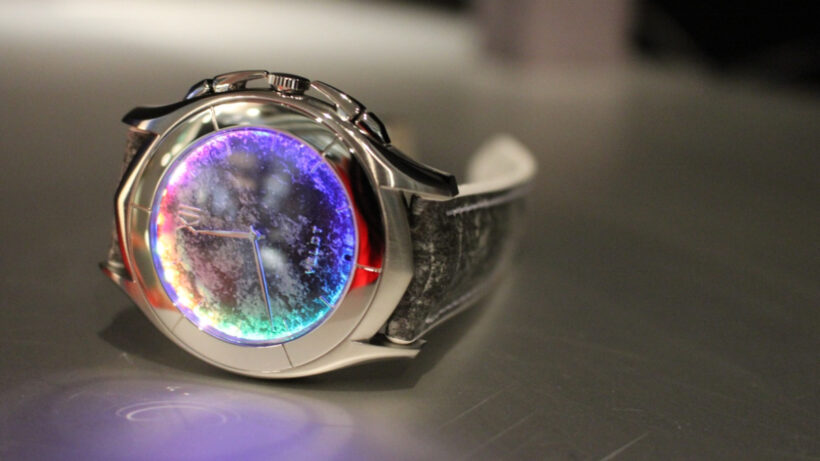 Veldt Luxture smartwatch wants to light up your life