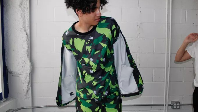 Wearable tech at NYFW 2016: VR runways, Fila shoes and intelligent handbags