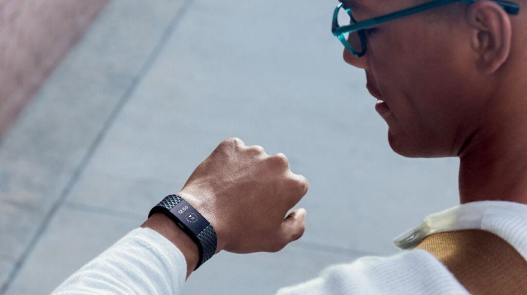Week in wearable tech: Fashion with Fossil and next year's Fitbits