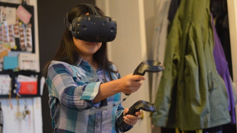 HTC cuts the price of its Vive VR headset package by $200