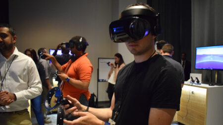 Samsung Odyssey is the first Mixed Reality headset that can truly take on Oculus