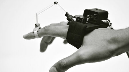 This robotic wearable teaches you how to draw with haptics