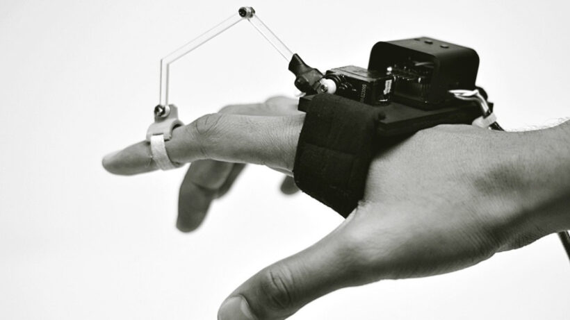 This robotic wearable teaches you how to draw with haptics