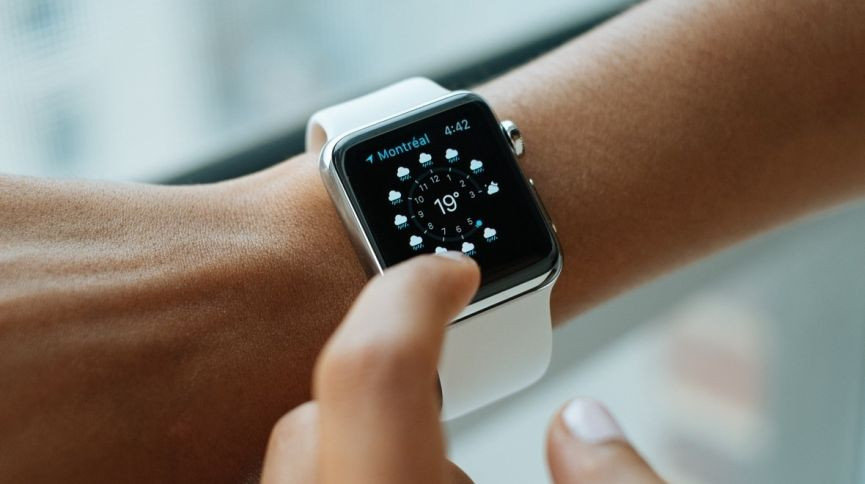 Week in wearable: Fitbit goes shopping as Apple smartwatches start to deliver