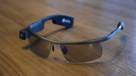 Aira’s smartglasses call on humans, not AI, to help blind people see the world Aira’s smartglasses call on humans, not AI, to help blind people see the world