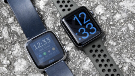Apple Watch Series 3 v Fitbit Versa: Which stylish smartwatch is best? Apple Watch Series 3 v Fitbit Versa: Which stylish smartwatch is best?