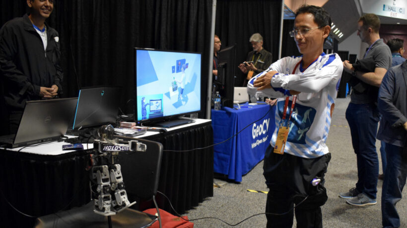 I put on Kaaya Tech’s HoloSuit and taught a robot to dance