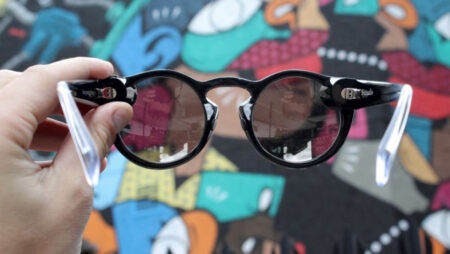 Snap Spectacles chief leaves company, lingering question mark over future Specs