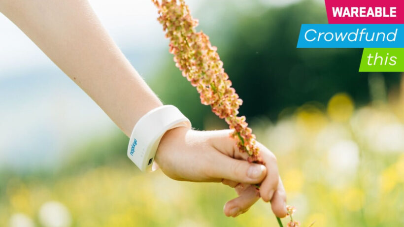 Nopixgo wards off mosquitos by simulating thunderstorm conditions from the wrist