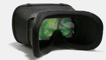 MagiMask turns your smartphone into an immersive AR headset MagiMask turns your smartphone into an immersive AR headset