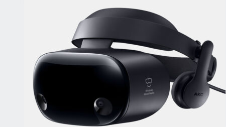 Samsung’s new Odyssey+ VR headset battles the screen-door effect Samsung's new Odyssey+ VR headset battles the screen-door effect