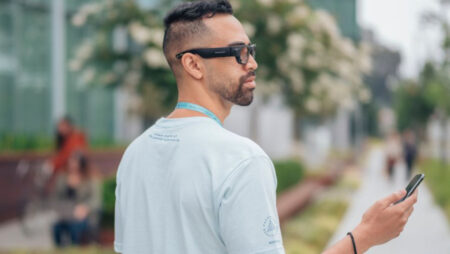 Facebook joins the AR race, with smart Ray Ban specs due in 2021 Facebook joins the AR race, with smart Ray Ban specs due in 2021