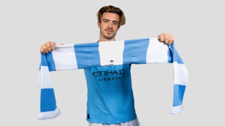 Manchester City made a smart football scarf to track those big match feels Manchester City made a smart football scarf to track those big match feels