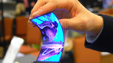 Samsung is working on a flexible phone that morphs into a smart bracelet