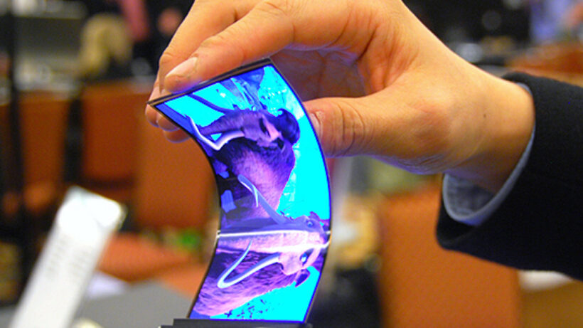 Samsung is working on a flexible phone that morphs into a smart bracelet