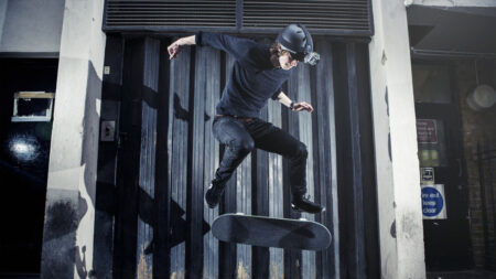 EE launches pay monthly Action Cam that livestreams over 4G