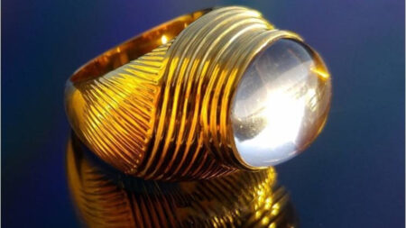 Emanuel Ungaro smart ring, powered by Omate, takes care of VIP alerts Emanuel Ungaro smart ring, powered by Omate, takes care of VIP alerts