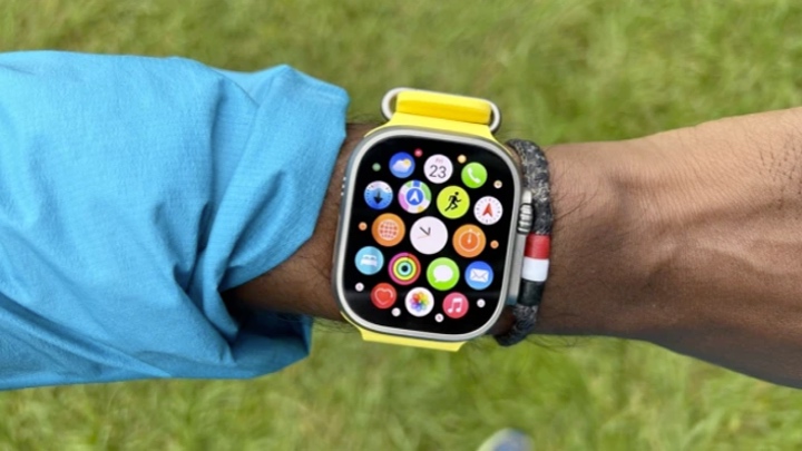 7234 wearable tech news apple watch ultra vs apple watch series 8 analyzing all the key differences image1 rsjkxdnq2a.jpg