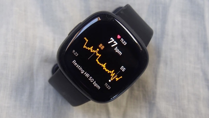 7306 wearable tech news google pixel watch vs fitbit versa 4 how to pick between the two smartwatches image2 ryt4sn9uj5.jpg