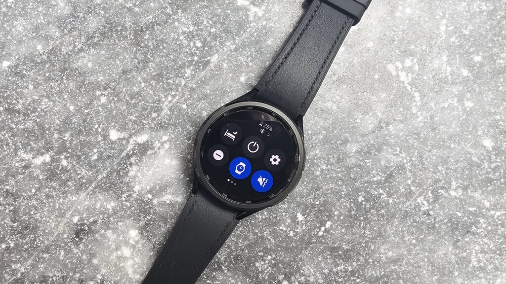 How to turn on/off Samsung Galaxy Watch photo 5