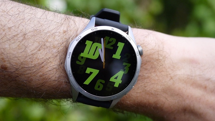 huawei watch gt 4 on wrist