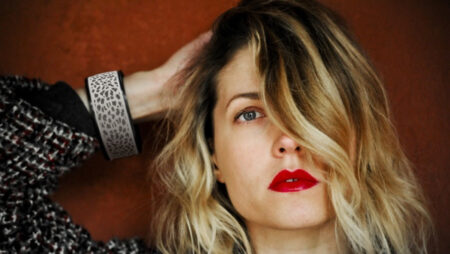 Bracelite e-paper jewellery brings personalised fashion to Apple Watch