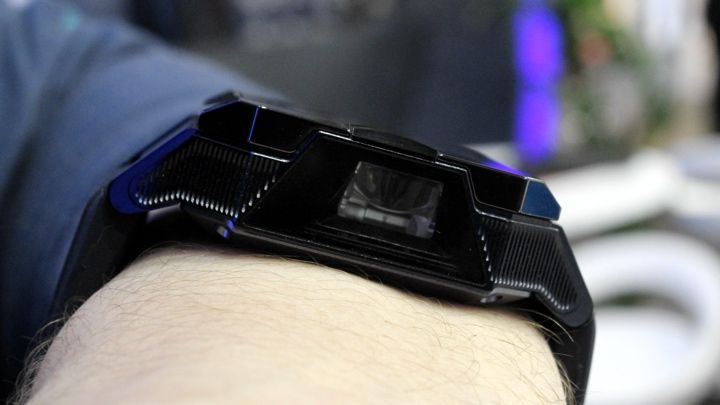 Haier’s Asu smartwatch projects texts, stats and drawings onto your hand