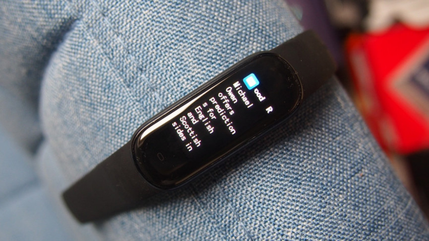 Xiaomi Mi Band 6 v Amazfit Band 5: cheap trackers face-off