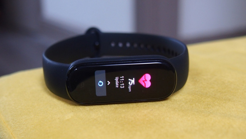 Xiaomi Mi Band 6 v Amazfit Band 5: cheap trackers face-off