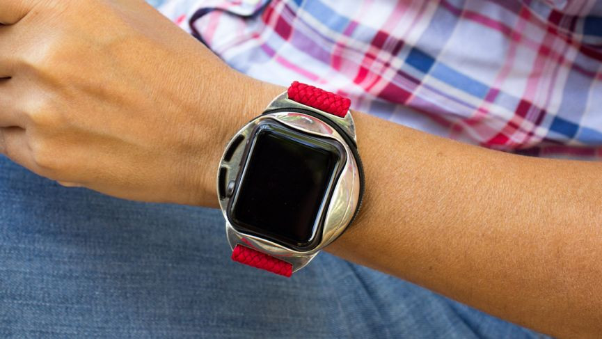Shell is a bizarre, unconvincing smartwatch-phone mashup