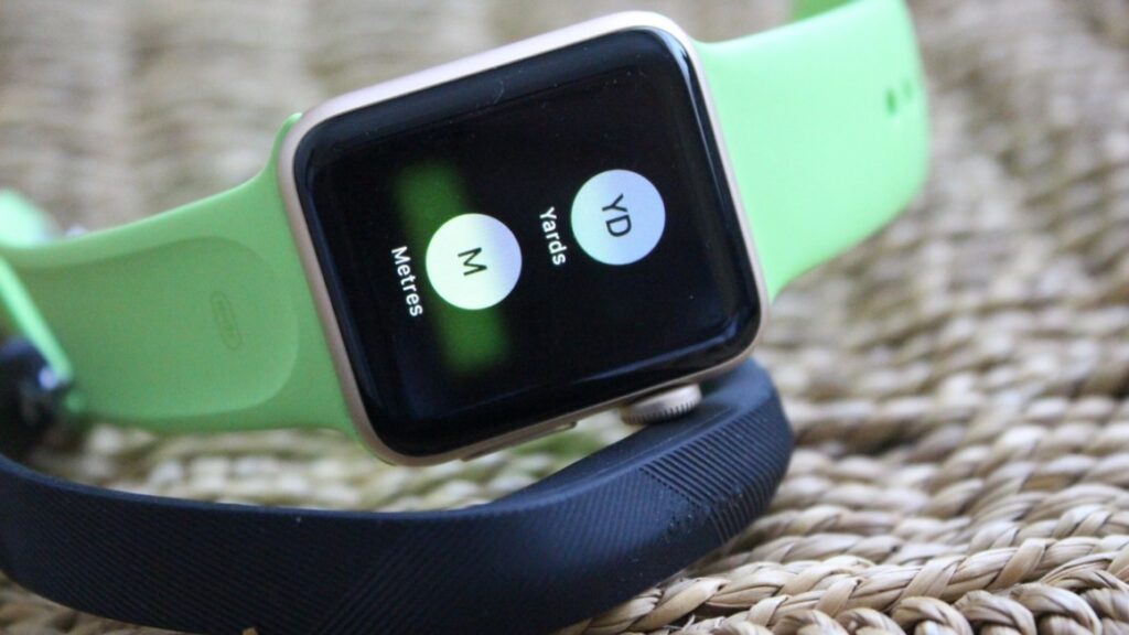 Swimming with Apple Watch Series 2 and Fitbit Flex 2