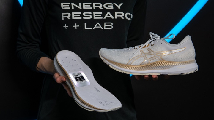 Asics smart running shoe offers real-time running data