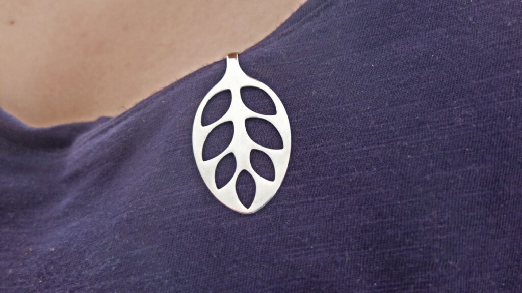 Bellabeat LEAF review