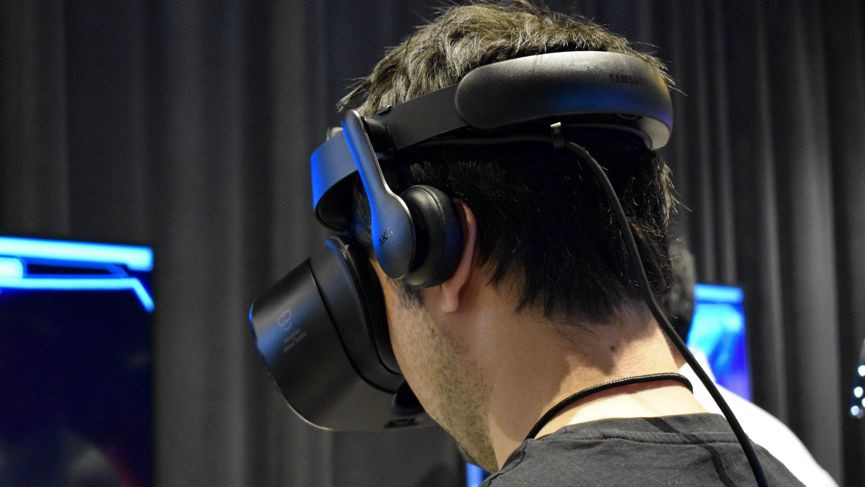 Samsung Odyssey is the first Mixed Reality headset that can truly take on Oculus