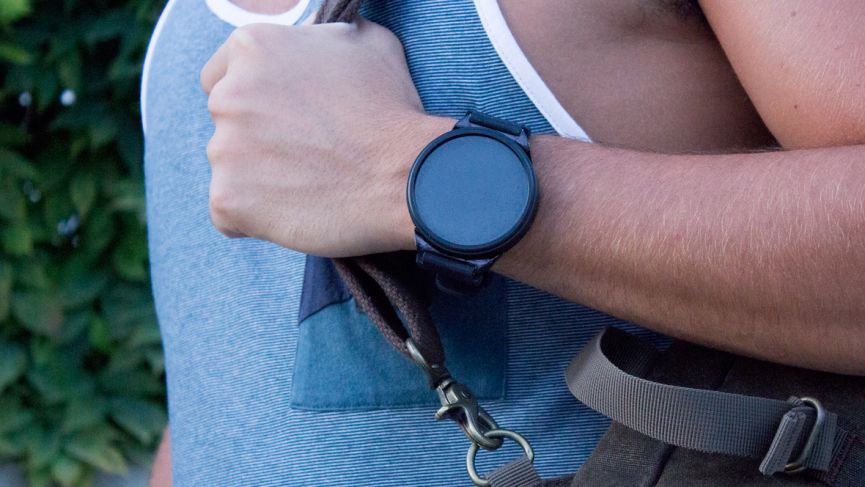 Shell is a bizarre, unconvincing smartwatch-phone mashup
