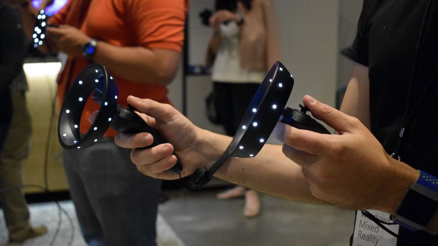 Samsung Odyssey is the first Mixed Reality headset that can truly take on Oculus