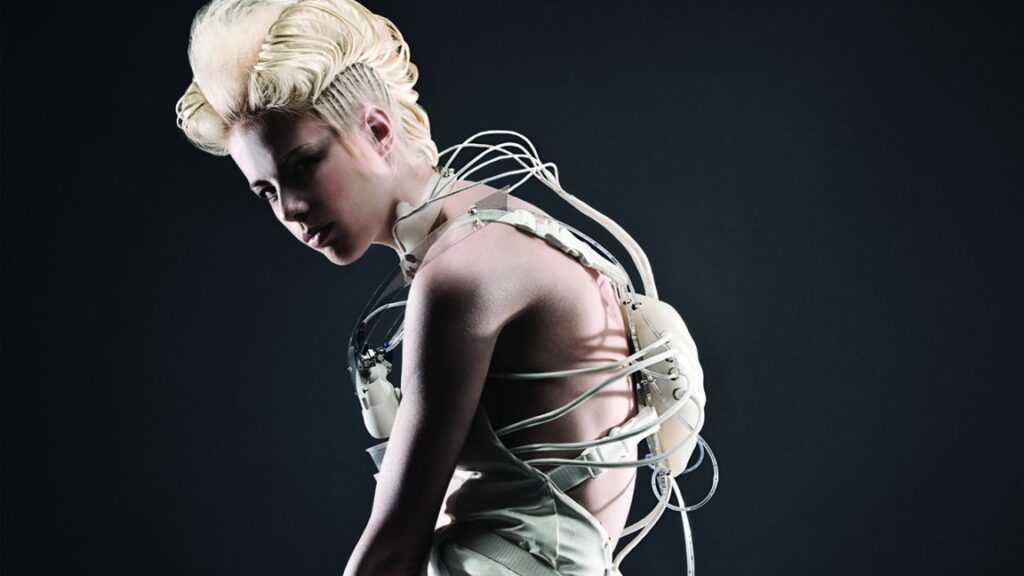 The social age of wearable tech: From Quantified Self to emotional second skin