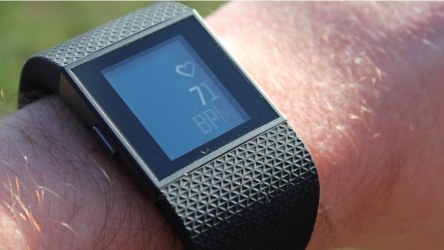 fitbit-surge-versus-garmin-vivoactive-1424023224-bRAU-column-width-inline