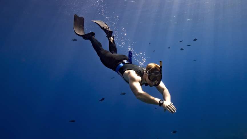 Garmin Descent G1 Solar drops a dive computer into a smartwatch body