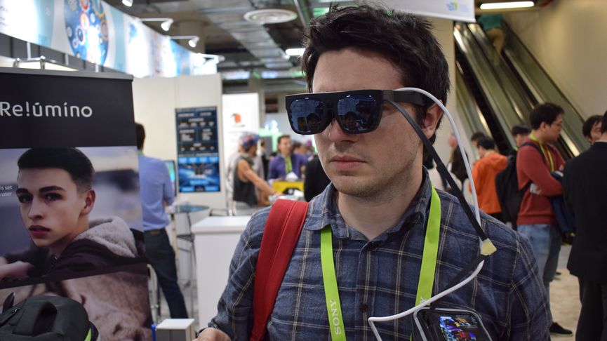 Samsung blinded me at CES, then the Relúmĭno glasses helped me see