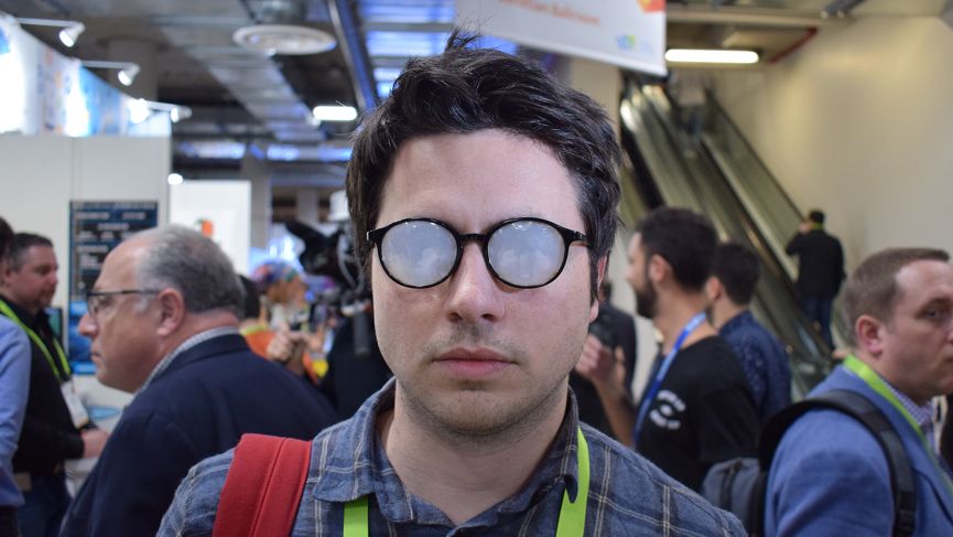 Samsung blinded me at CES, then the Relúmĭno glasses helped me see